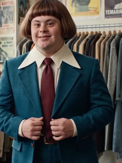 Jamie after: teal suit, maroon tie, enormous collar